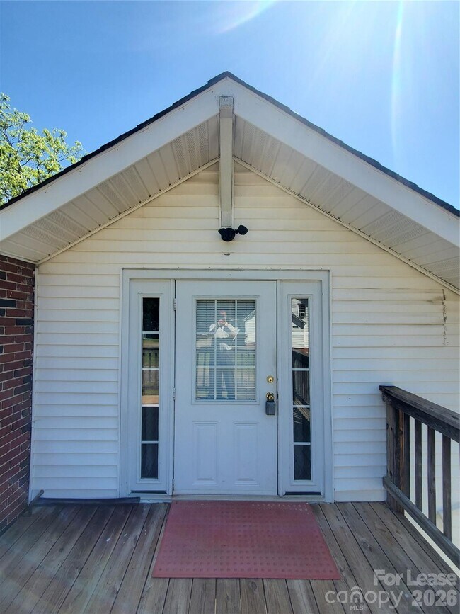 Foto del edificio - 1435 Davie Ave