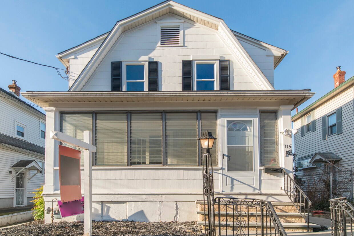 115 N Lafayette Ave, Morrisville, PA 19067 Townhome Rentals in