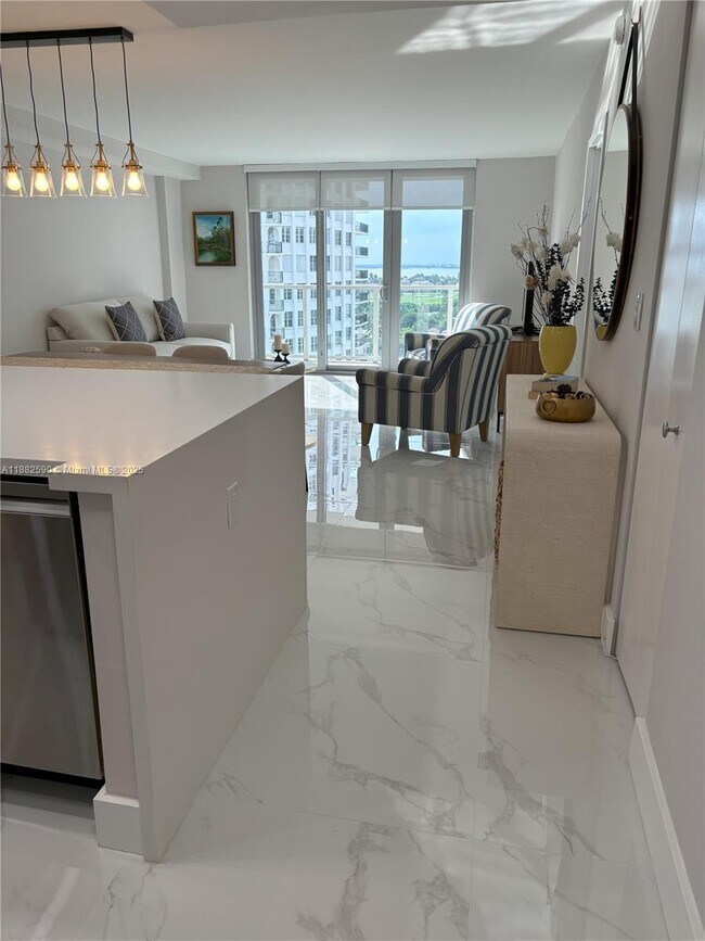 Foto del edificio - 5701 Collins Ave