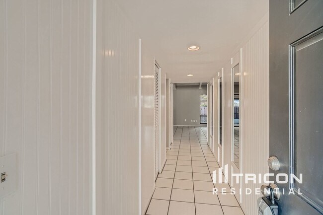 Building Photo - 1032 Weathered Wood Cir
