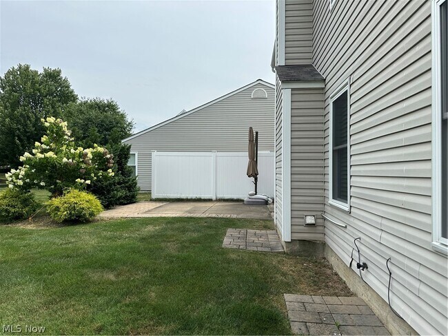 Building Photo - 1419 Ledgewood Ln