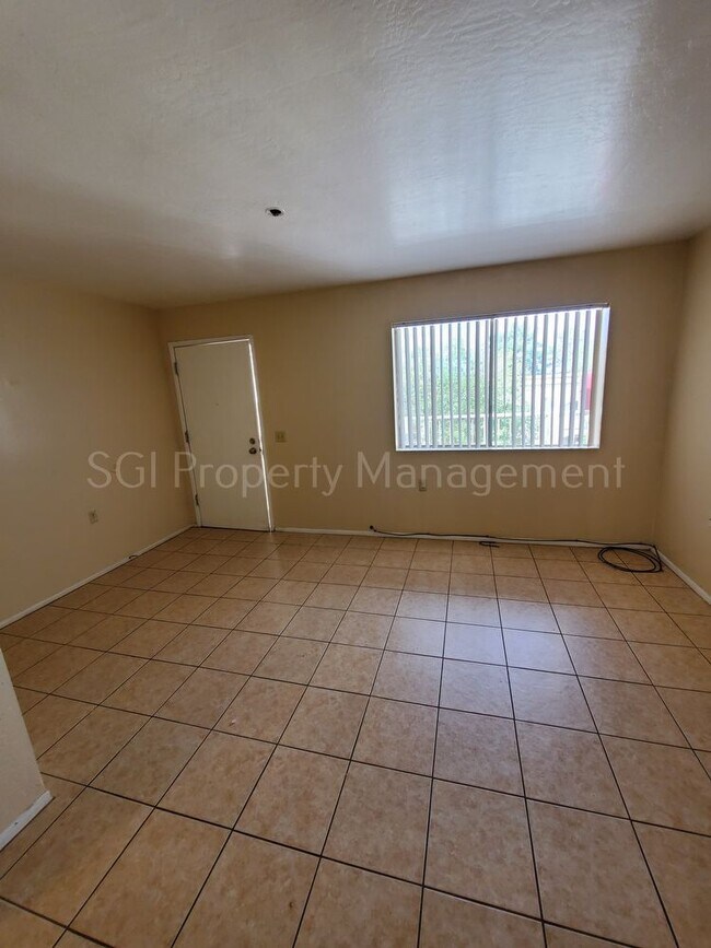 Building Photo - Nice 1 bedroom condo.