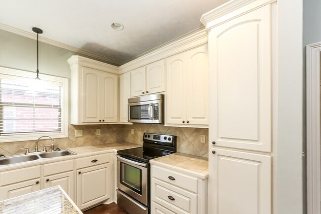 Building Photo - 717 Hartwood Cove