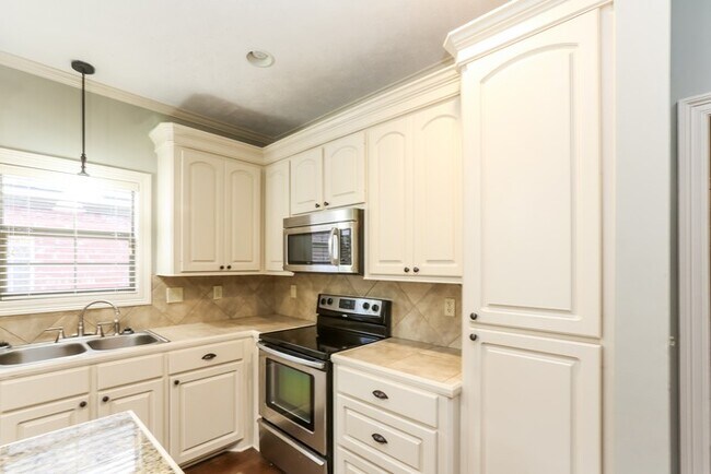 Foto del edificio - 717 Hartwood Cove