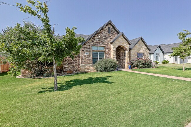 Foto del edificio - "Stunning 4-Bedroom with 3 Full Baths in Charming Brooke Heights!"