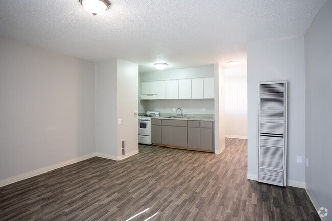 Studio - 420SF - Nova Pointe