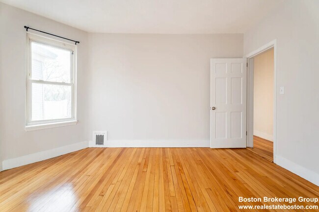 Building Photo - 33 Edison Grn