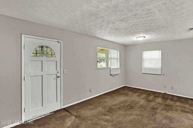 Foto del edificio - 7063 Wonderland Ct
