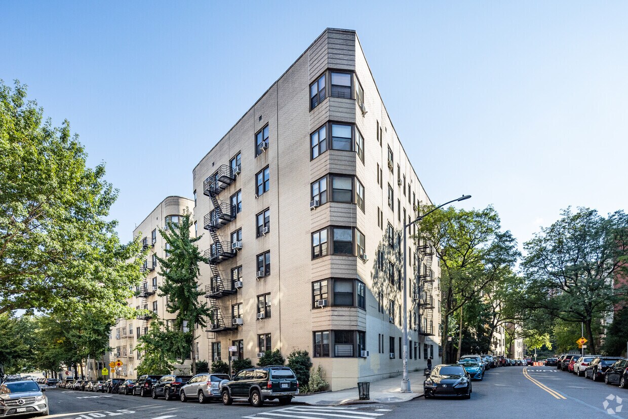 Primary Photo - 736 W 186th St