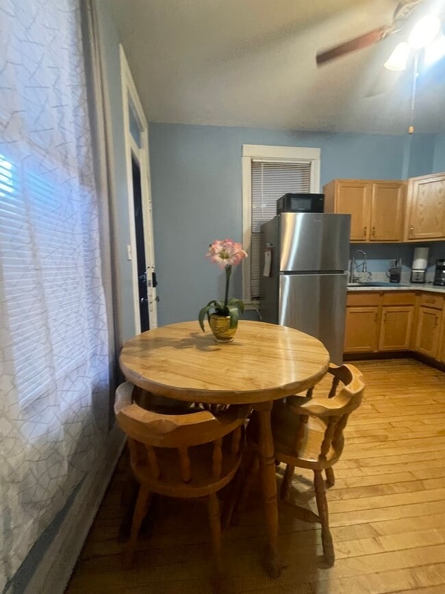 Foto del edificio - 2107 W Coulter St