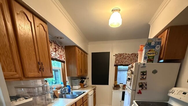 Building Photo - 707 W Iowa St