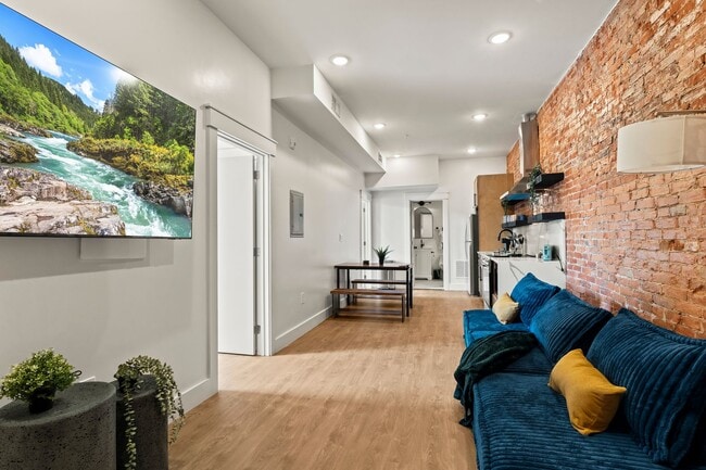Building Photo - 900 N 41st St