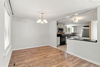 Building Photo - 2013 Devonshire Dr