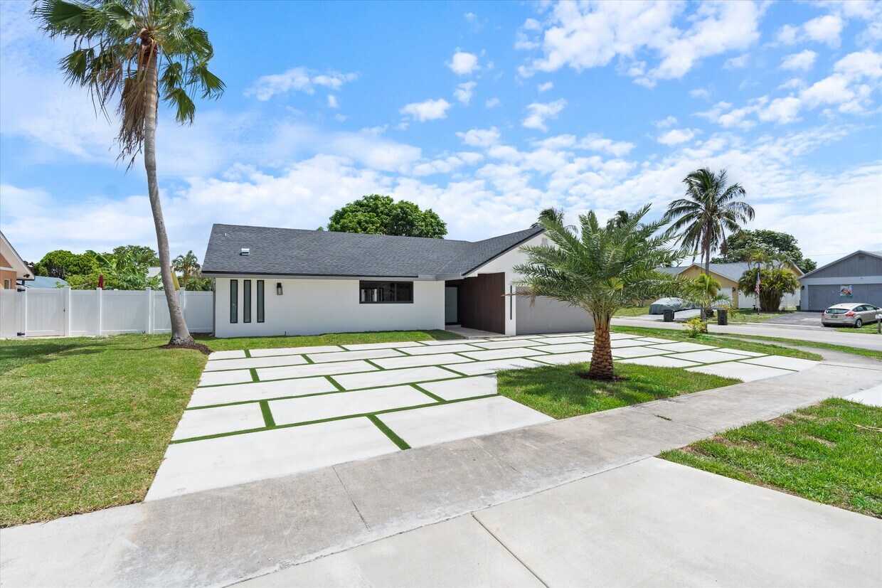 Foto principal - 3701 NW 8th St