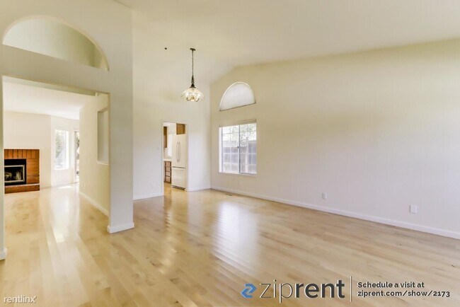 Building Photo - 55 Bayport Ct