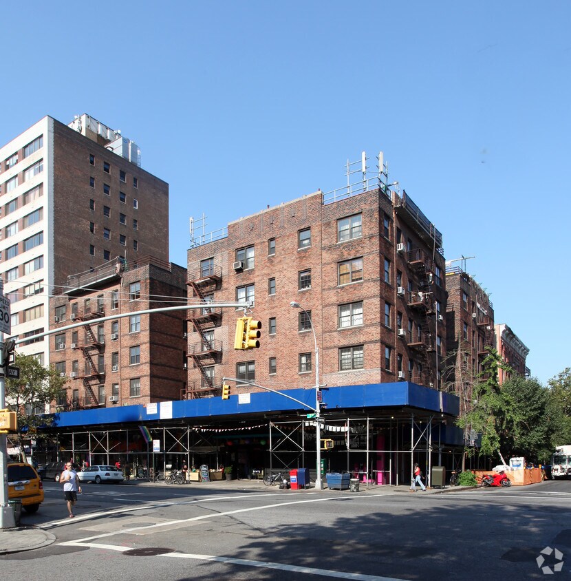 196 - 208 Seventh Ave - 212 W 22nd St