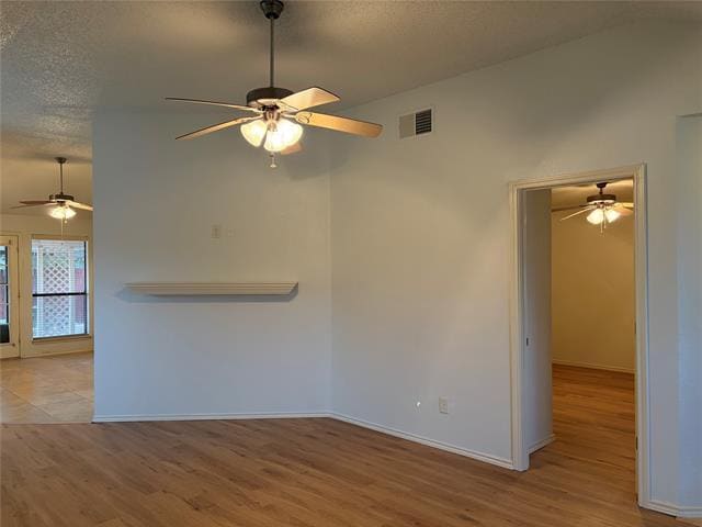 Foto del edificio - 2428 Chestnut Way