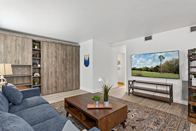 Building Photo - 3522 S MacDill Ave