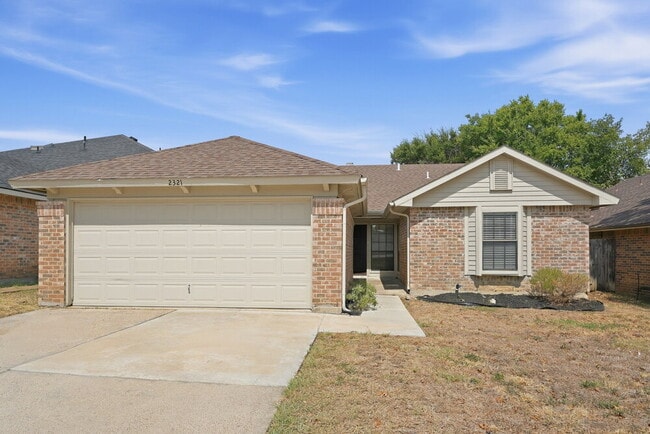 Building Photo - 2321 Clareton Dr