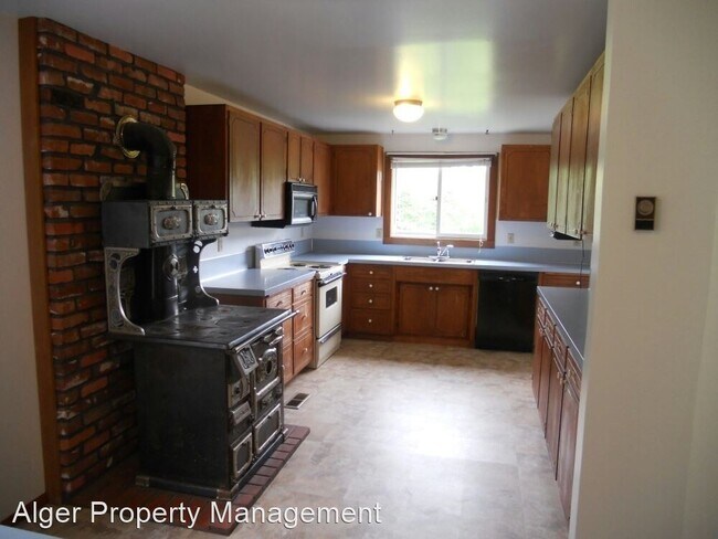 Building Photo - 3 br, 2 bath House - 11060 N. Madison Ave. NE