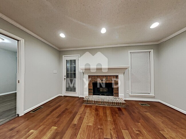 Building Photo - 5005 Sunset Cir