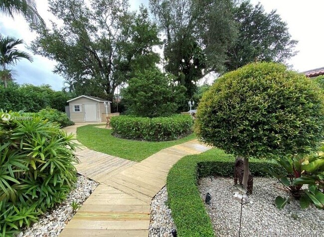 Foto del edificio - 60 SW 30th Rd