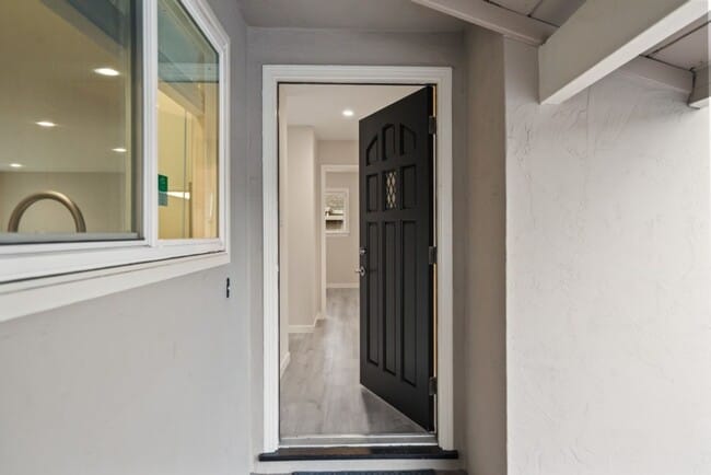 Foto del edificio - 692 Pomeroy Ave