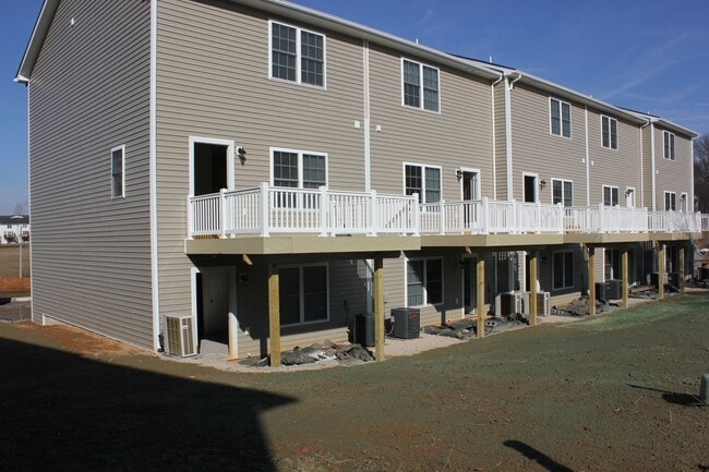 Building Photo - One Bedroom Garden Apartment