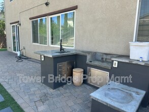 Building Photo - 5508 Copper Sunset Way