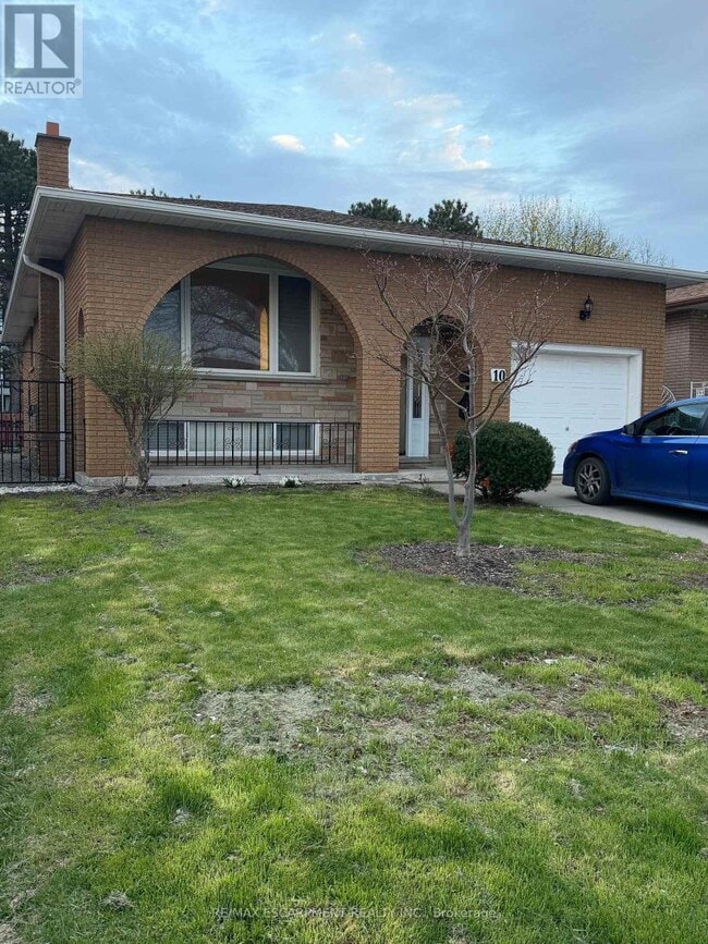 Building Photo - 10 Fairington Crescent