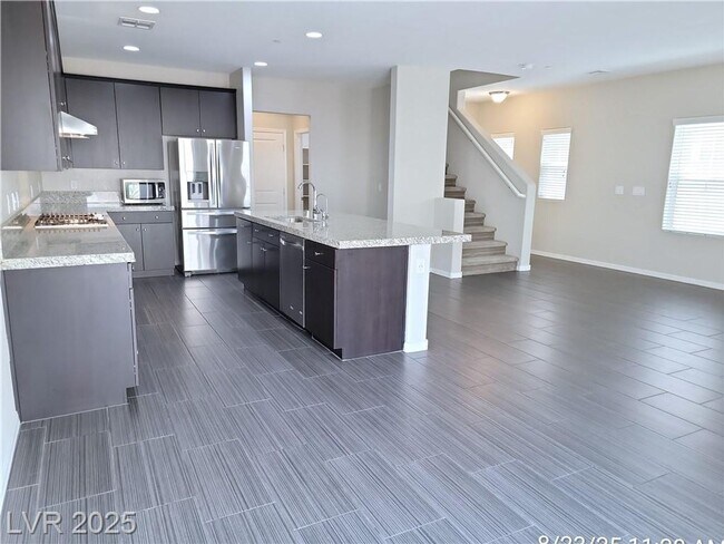 Foto del edificio - GORGEOUS HENDERSON HOME LOCATED IN CADENCE...