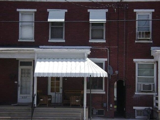 Foto del edificio - 3 Bed/ 1 Bath Home for Rent-237 N. Sherman St., York, PA