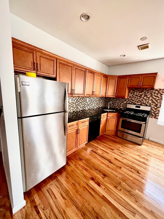 Foto del edificio - 2408 Beverley Rd