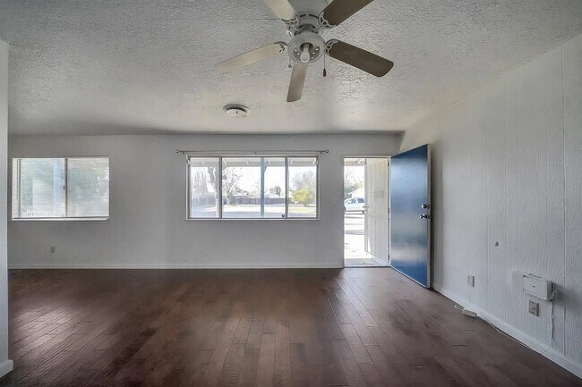Foto del edificio - 1101 Snead Dr