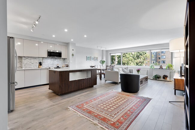 Foto del edificio - 4600 Connecticut Ave NW