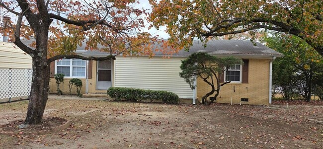 Building Photo - 3008 Claudia Dr