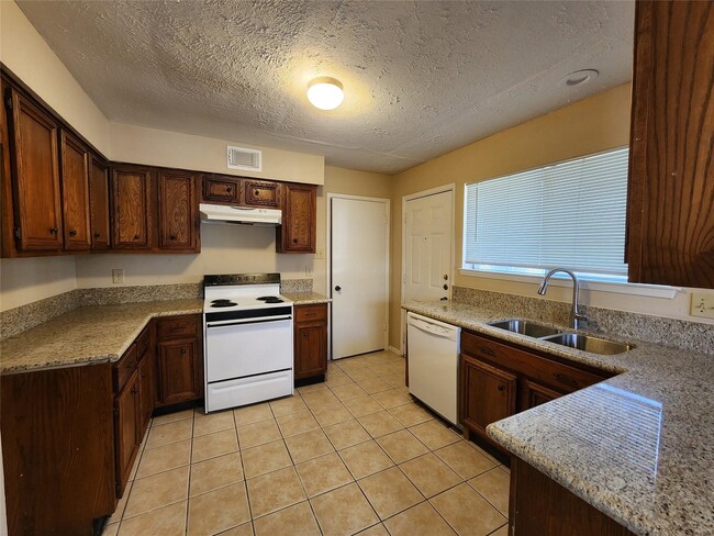 Building Photo - 22810 Leedstown Ln