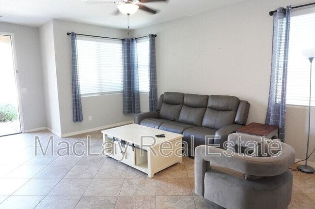 Building Photo - 2981 E Nighthawk Wy