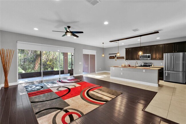 Foto del edificio - 8346 Riverdale Ln