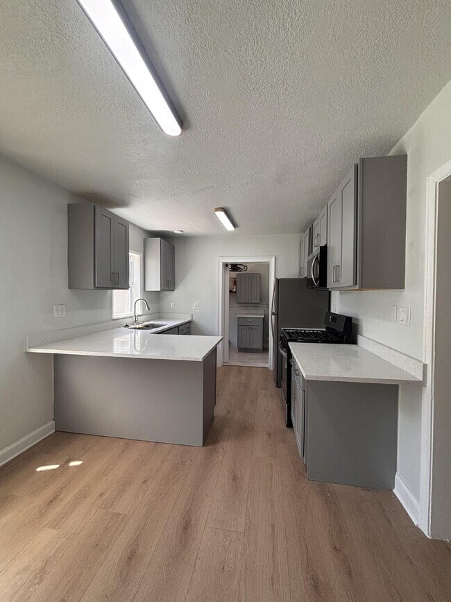 Foto del edificio - Charming 1946 Downtown Melbourne Bungalow — Renovated & Walkable to Everything!