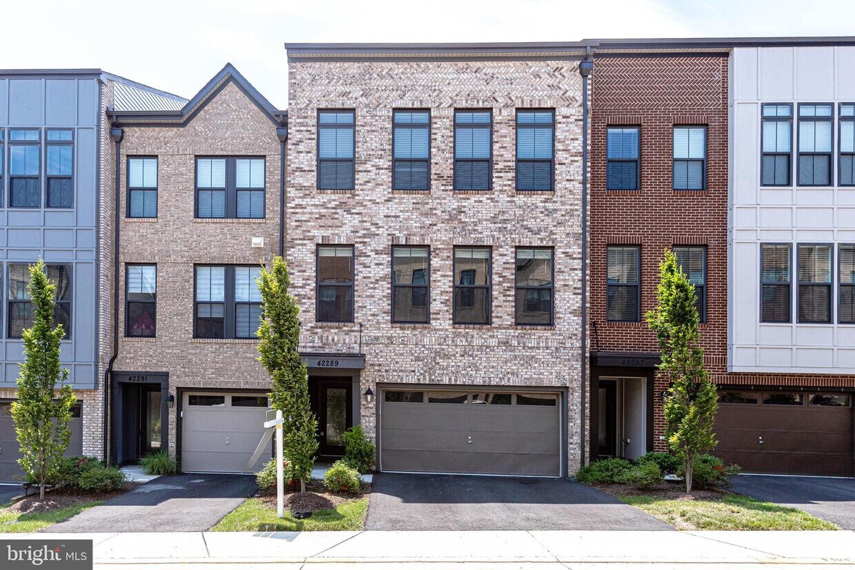 42289 Crawford Ter, Brambleton, VA 20148 Townhouse for Rent in