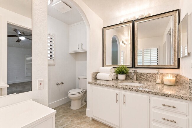 Building Photo - 5445 Tres Piedras Rd