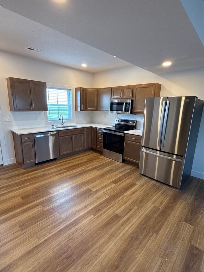 Building Photo - 2BD/2BA Apartment