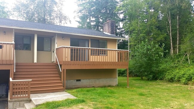 Foto del edificio - CENTRAL PORT ORCHARD - 2 BEDROOM DUPLEX WI...