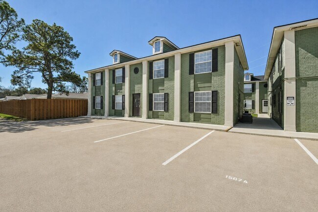 Foto del edificio - 1504 Broadmoor Dr
