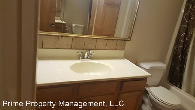 Building Photo - 717 Laurelwood Dr