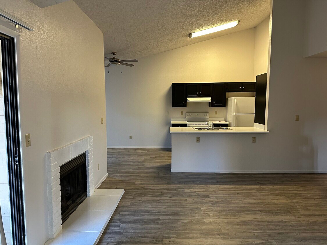 Primary Photo - 5236 W Peoria Ave