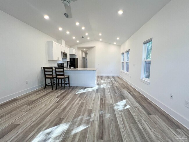 Building Photo - 2042 Americus Ave