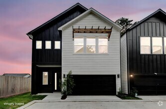 Building Photo - 869 Mansfield St