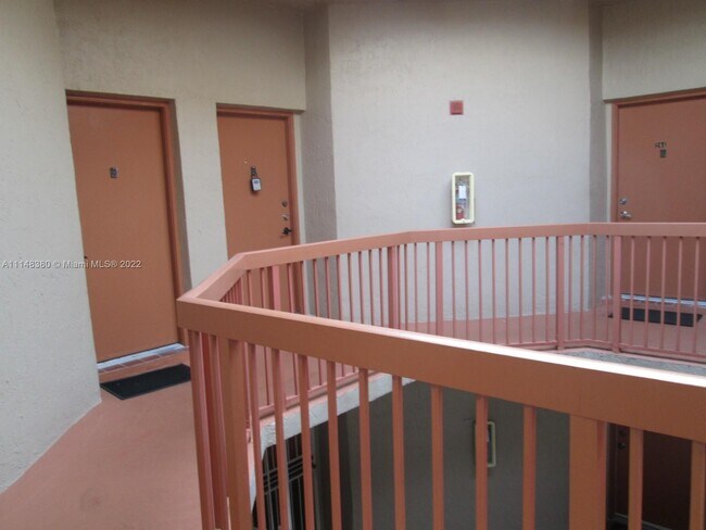 Foto del edificio - 10241 NW 9th St Cir